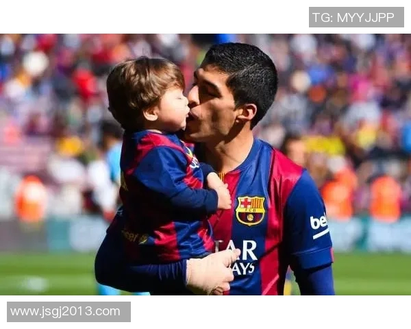 足球明星亲吻瞬间大集合精彩图片分享与背后故事揭秘